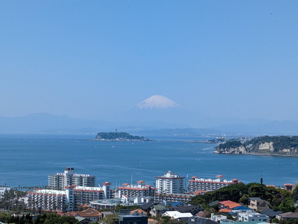 披露山公園から富士山と江の島
